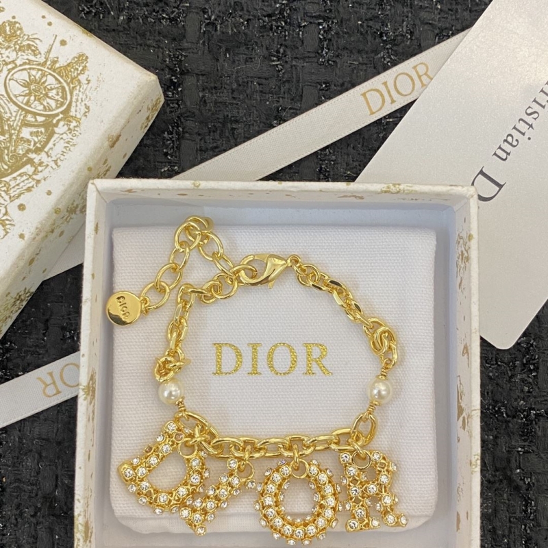 CHRISTIAN DIOR